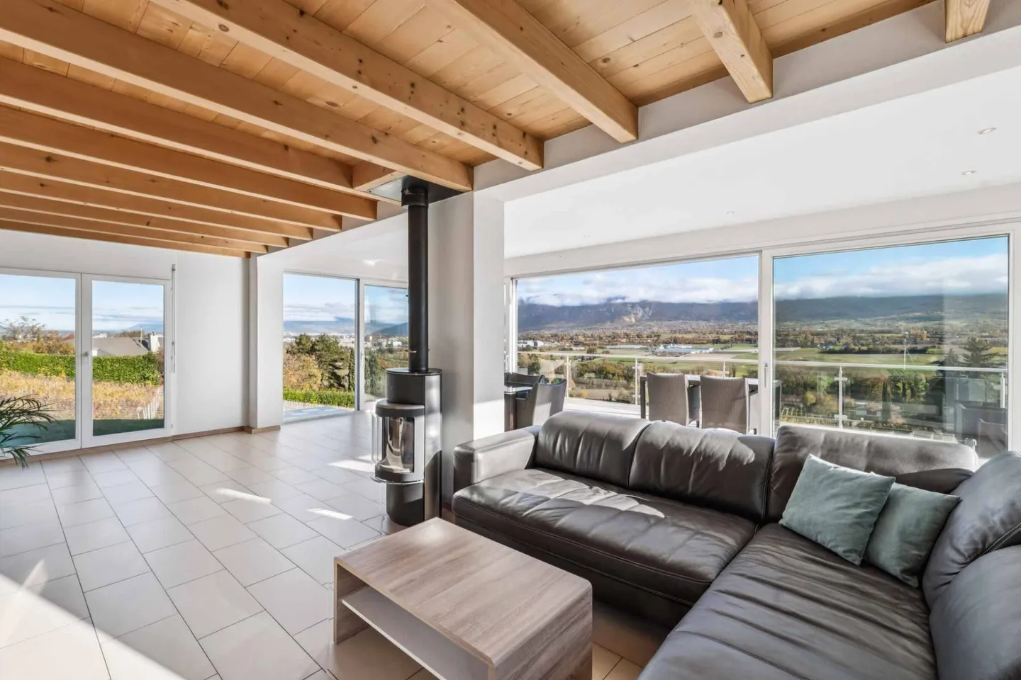 Charme et Sérénité : Villa individuelle avec piscine et vue sur les vignobles - Photo 3 sur 12