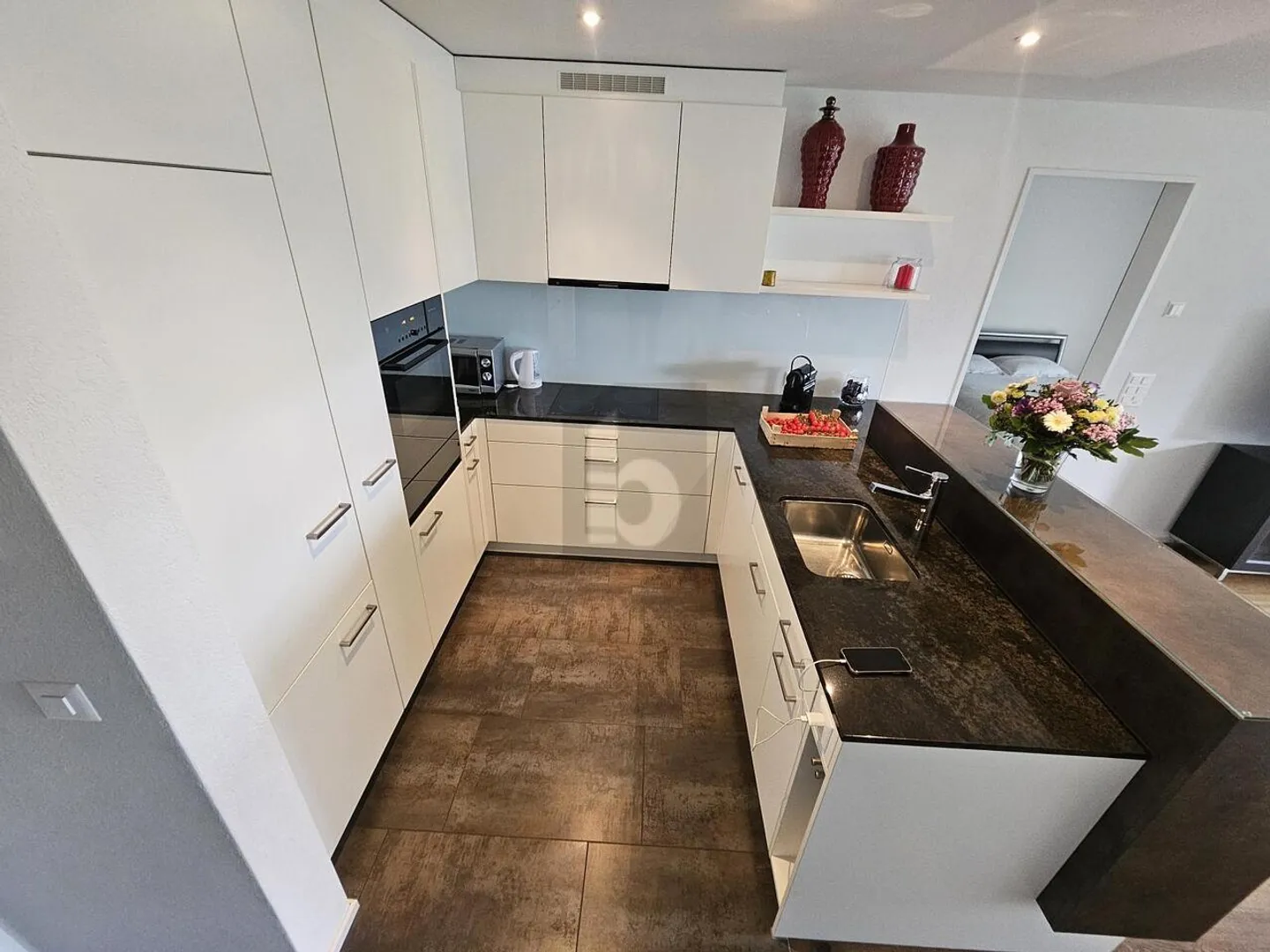 (RENT) TOP LOCATION MEETS QUIET AND FAR-SIGHT - Photo 3 of 6
