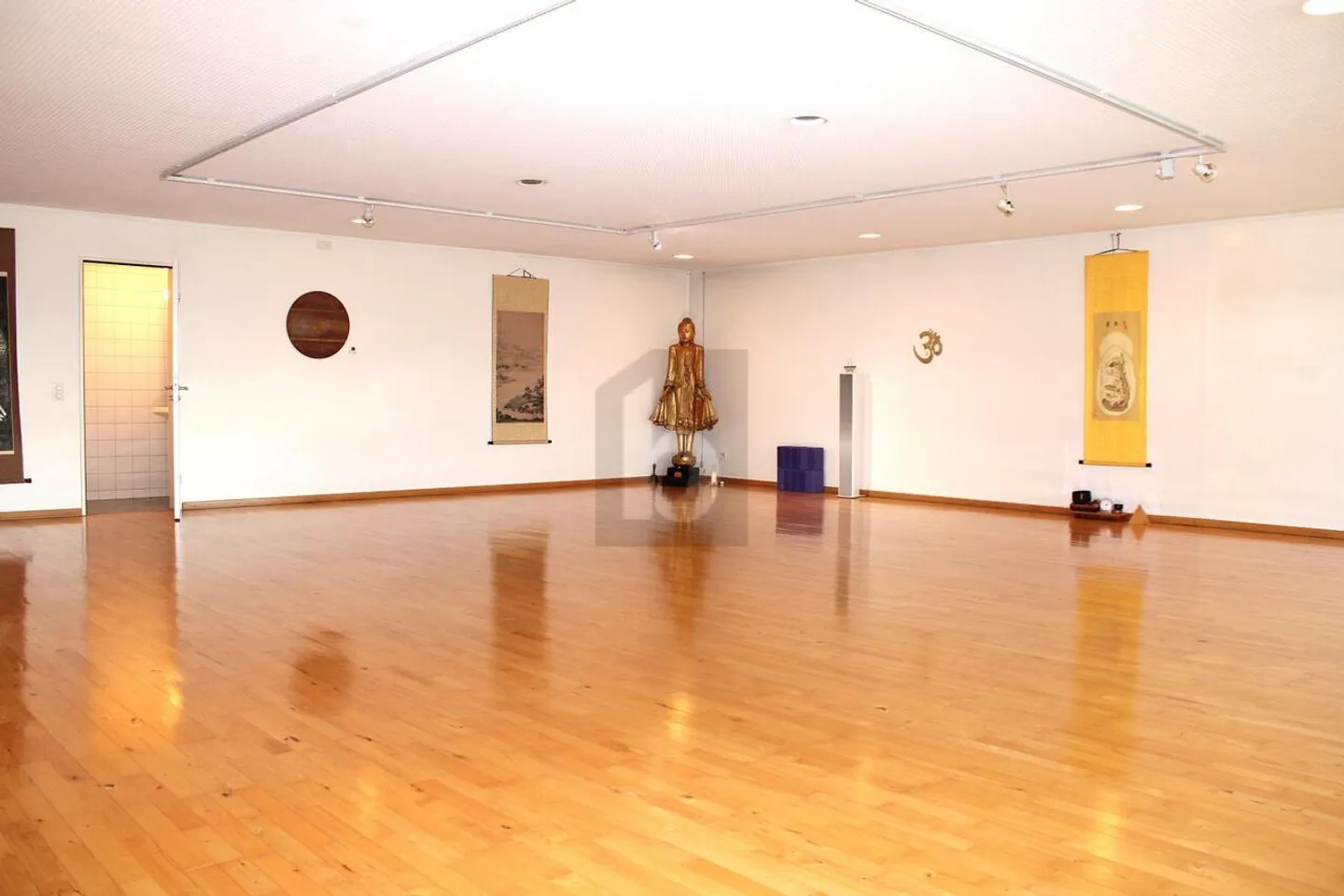 Versatile Commercial Space - Photo 2 of 5