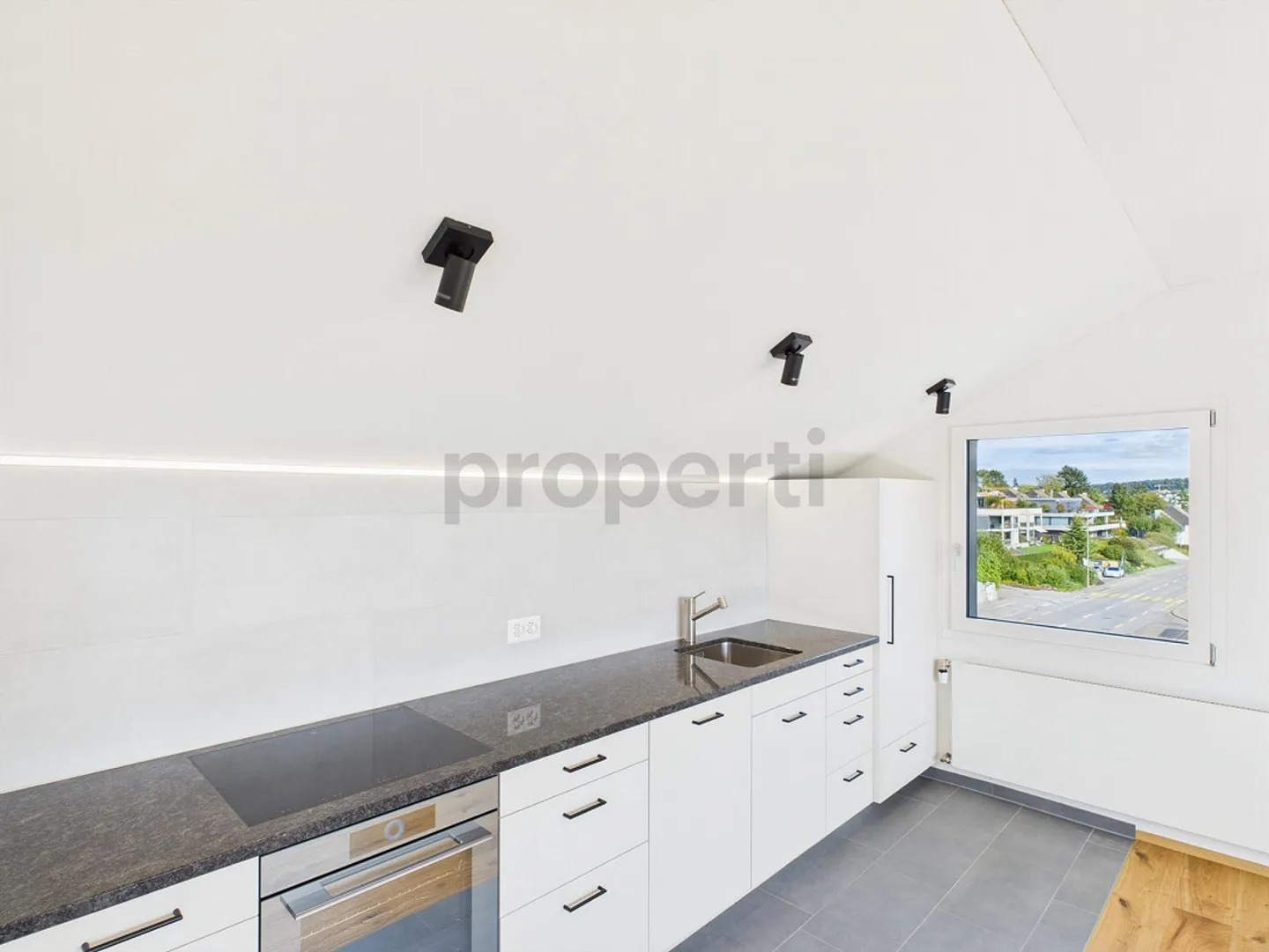 Appartement sous les combles moderne de 2,5 pièces à Oberwil - Photo 2 sur 16