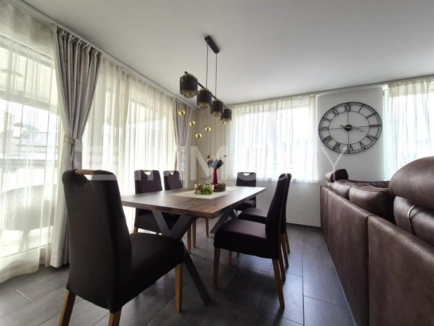 Bonheur de vivre lumineux dans un quartier résidentiel bien entretenu - Photo 2 sur 6