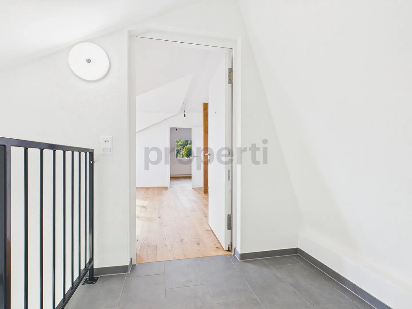 Appartement sous les combles moderne de 2,5 pièces à Oberwil - Photo 9 sur 16