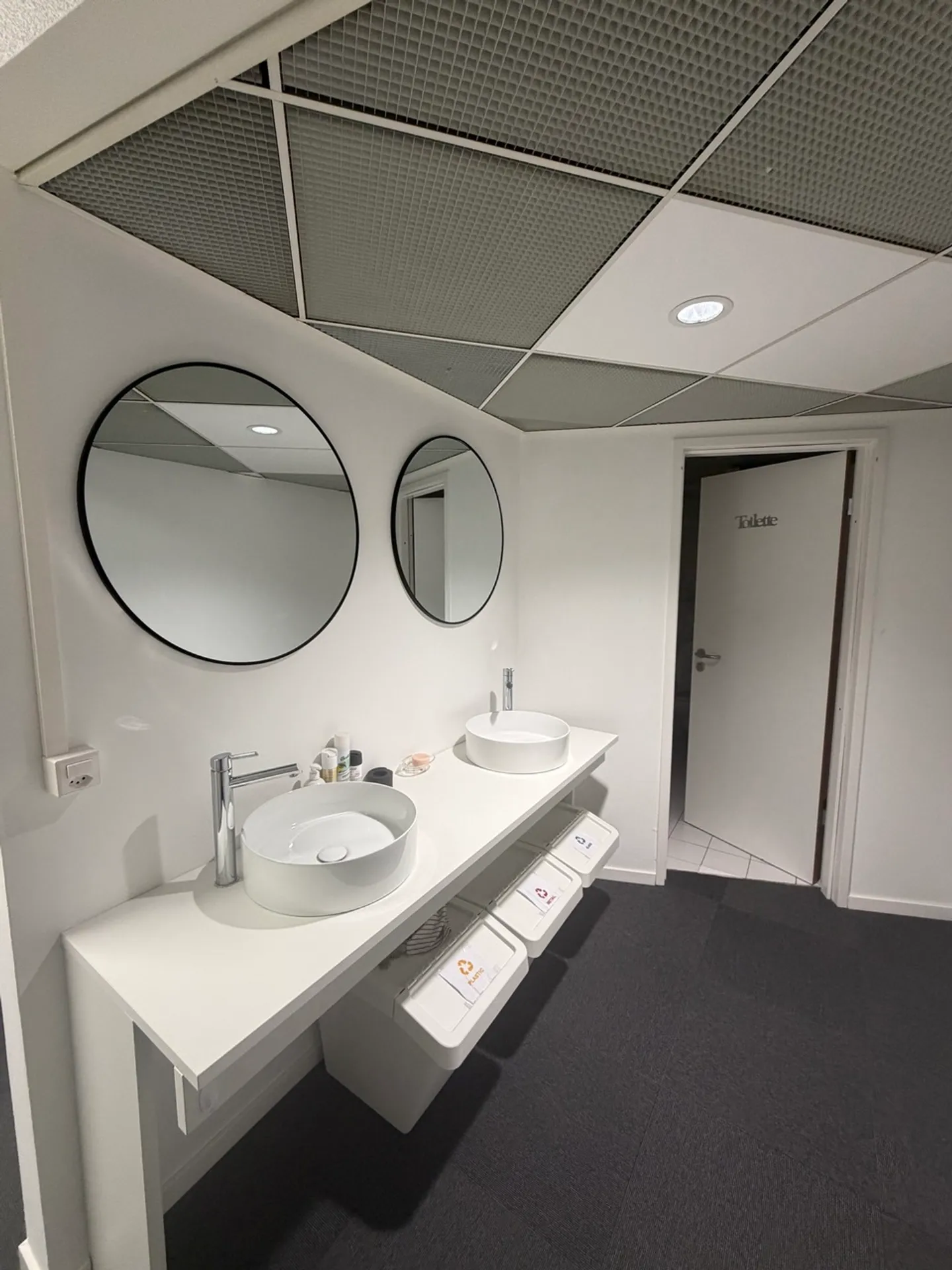 Optimale Lage - Plug-and-Play-Büro mit 190m2 - Foto 5 von 6