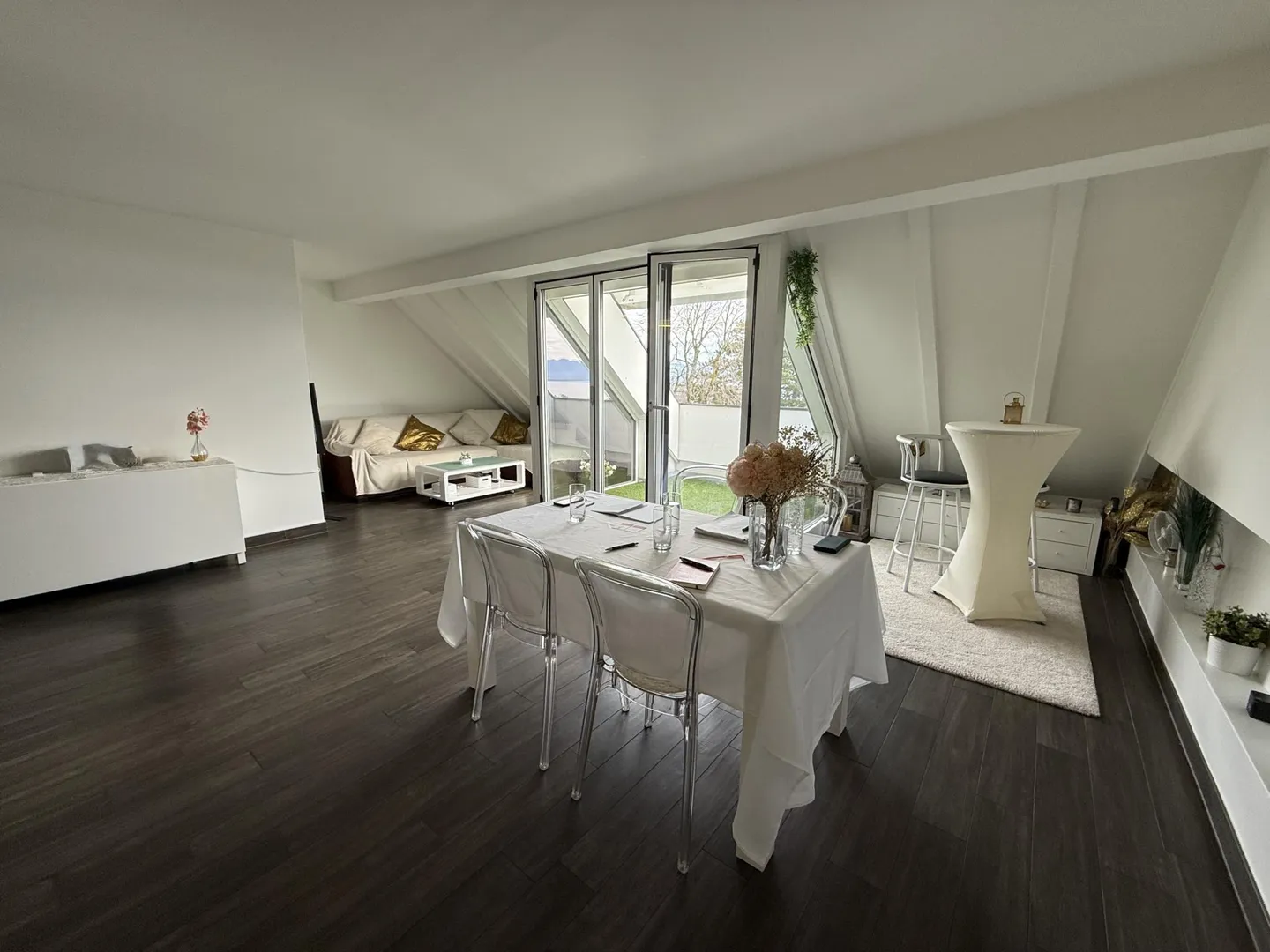 Penthouse for rent - Photo 1 of 11