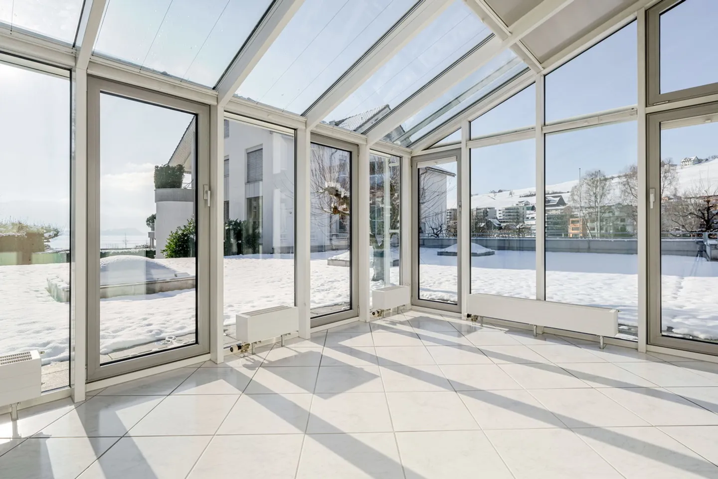 Grosszügiges Zuhause in unmittelbarer Seenähe - Foto 2 von 4