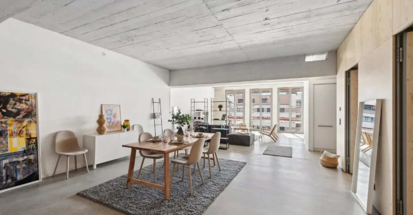 Appartamento 2.5 locali con un atelier extra! - Foto 2 di 10