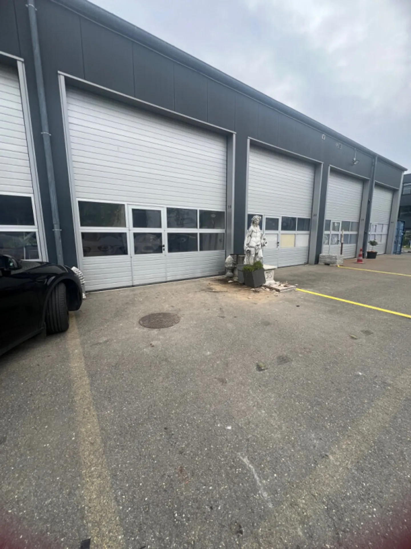 In affitto Box con laboratorio e ufficio a Vufflens-la-Ville (zona industriale) - Foto 1 di 5