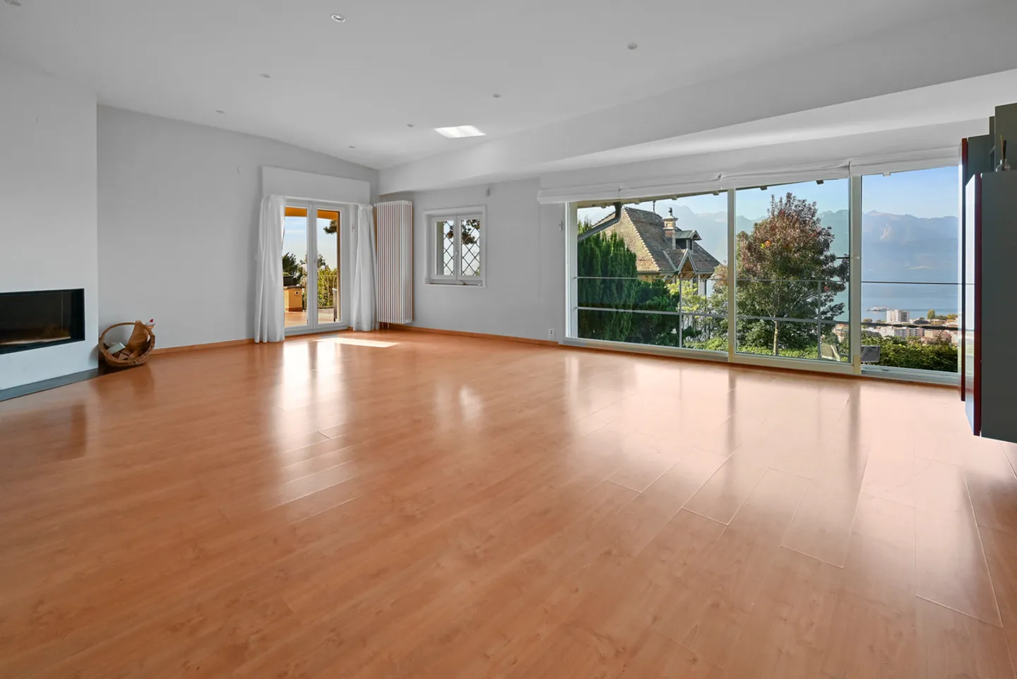 MONTREUX - VILLA WITH 2 APARTMENTS, BEAUTIFUL LAKE VIEW - Photo 11 of 13