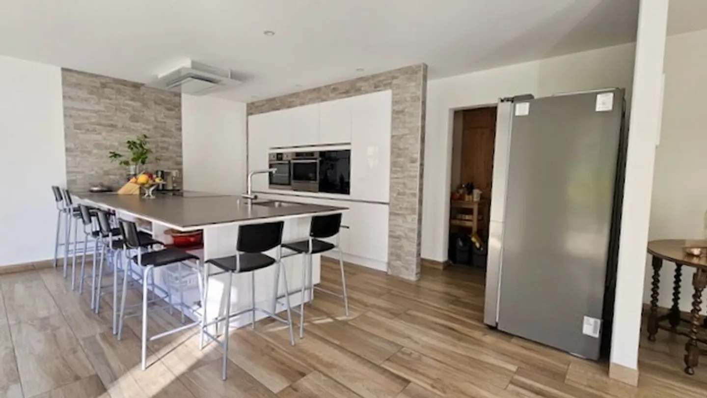 Stunning Semi-Detached Villa - Photo 6 of 13