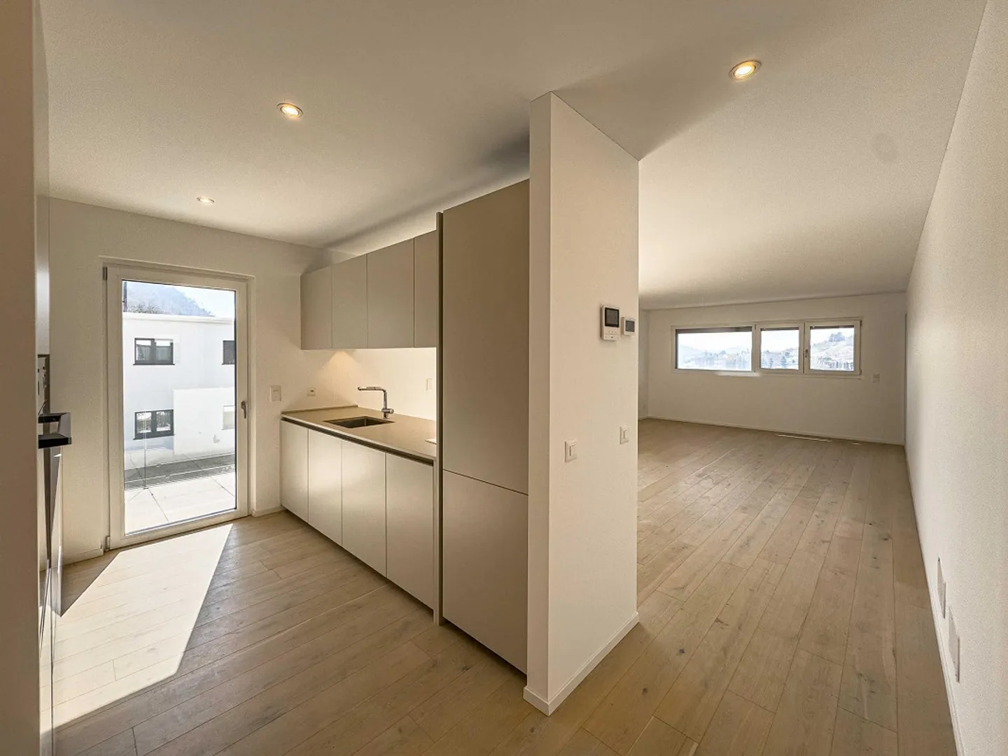 6,5-Zimmer-Wohnung mit Garten und Hobbyraum in Mendrisi - Foto 2 von 12