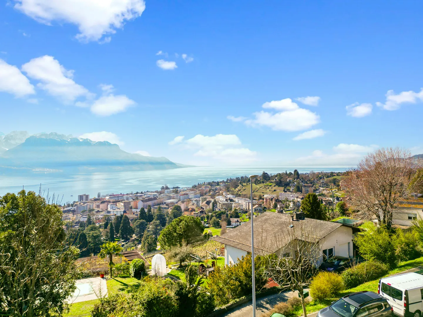 MONTREUX - VILLA WITH 2 APARTMENTS, BEAUTIFUL LAKE VIEW - Photo 3 of 13