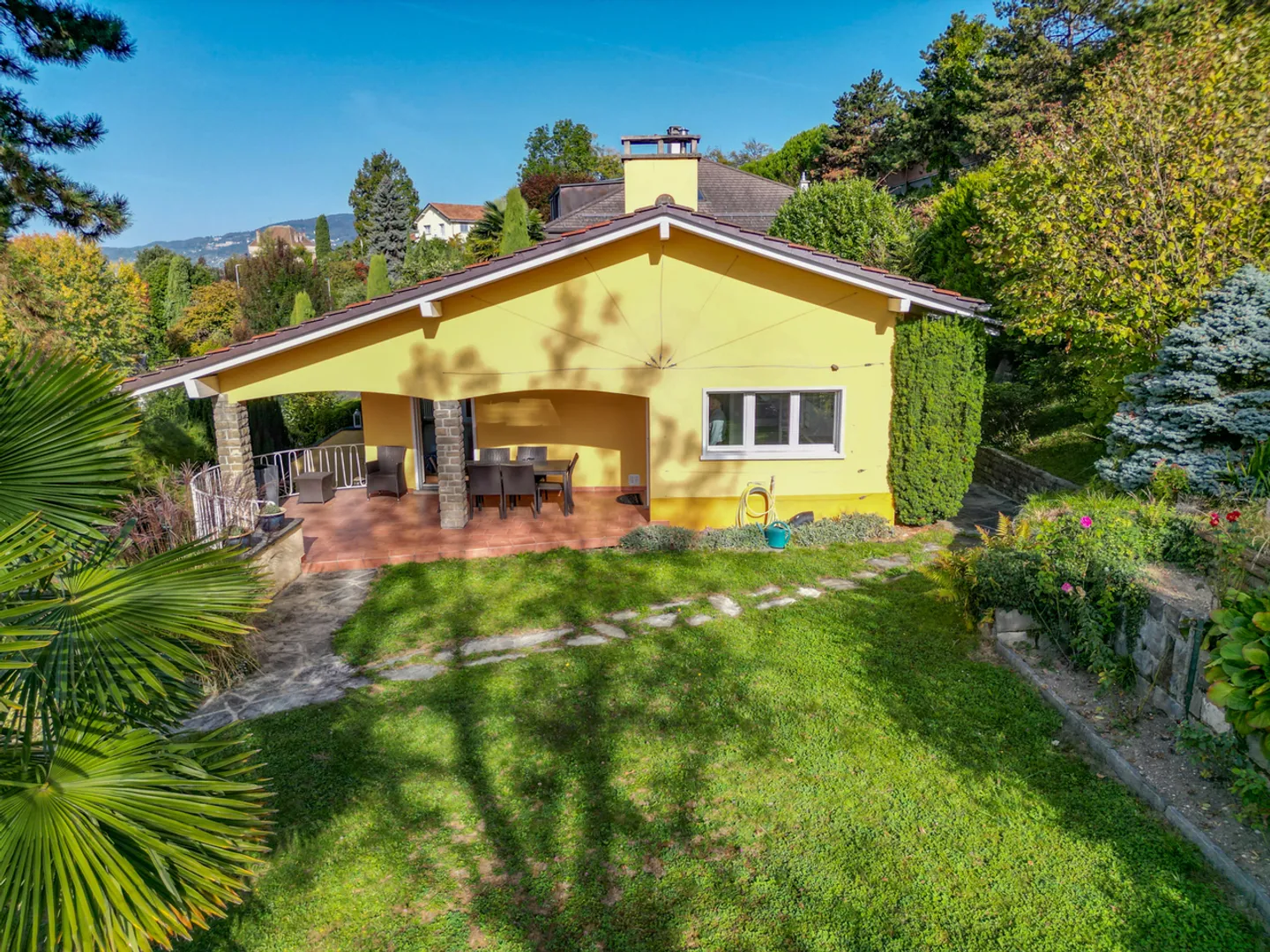 MONTREUX - VILLA WITH 2 APARTMENTS, BEAUTIFUL LAKE VIEW - Photo 6 of 13