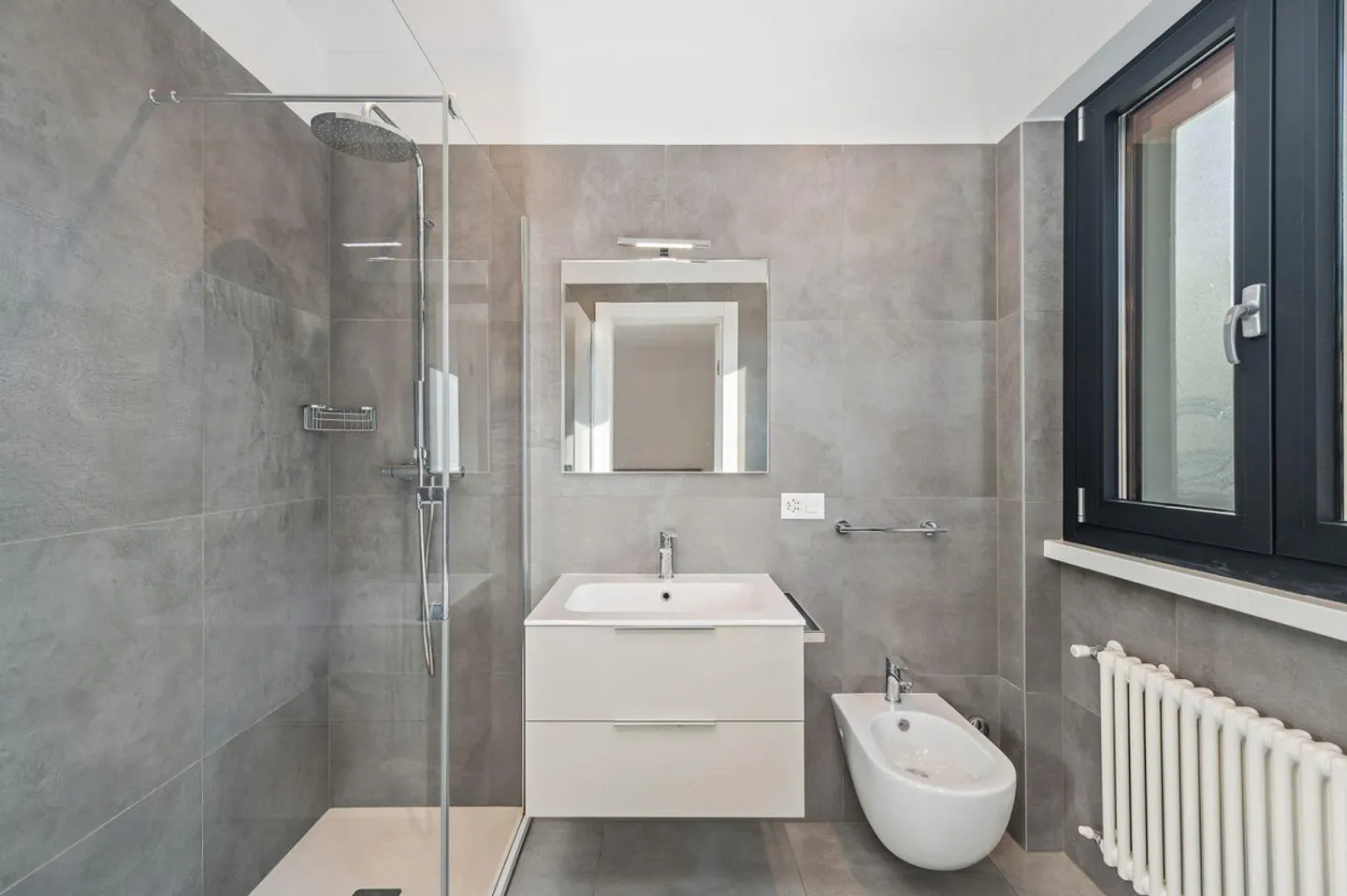 FULLY FURNISHED 4.5-ROOM PENTHOUSE | ATTICO DI 4.5 LOCALI COMPLETAM... - Photo 8 of 9