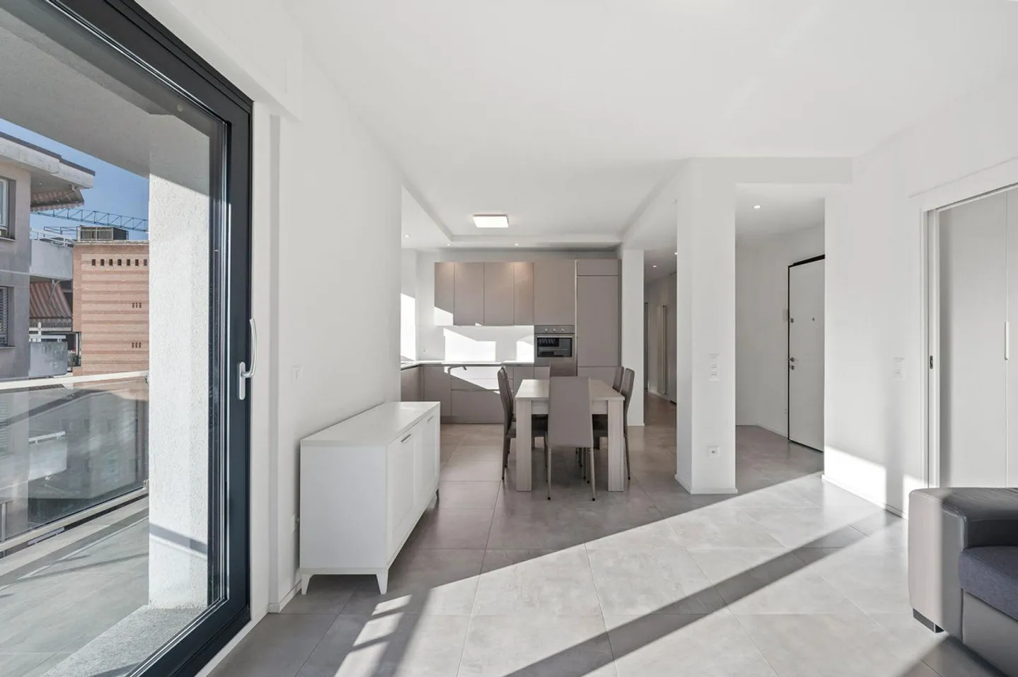 FULLY FURNISHED 4.5-ROOM PENTHOUSE | ATTICO DI 4.5 LOCALI COMPLETAM... - Photo 2 of 9