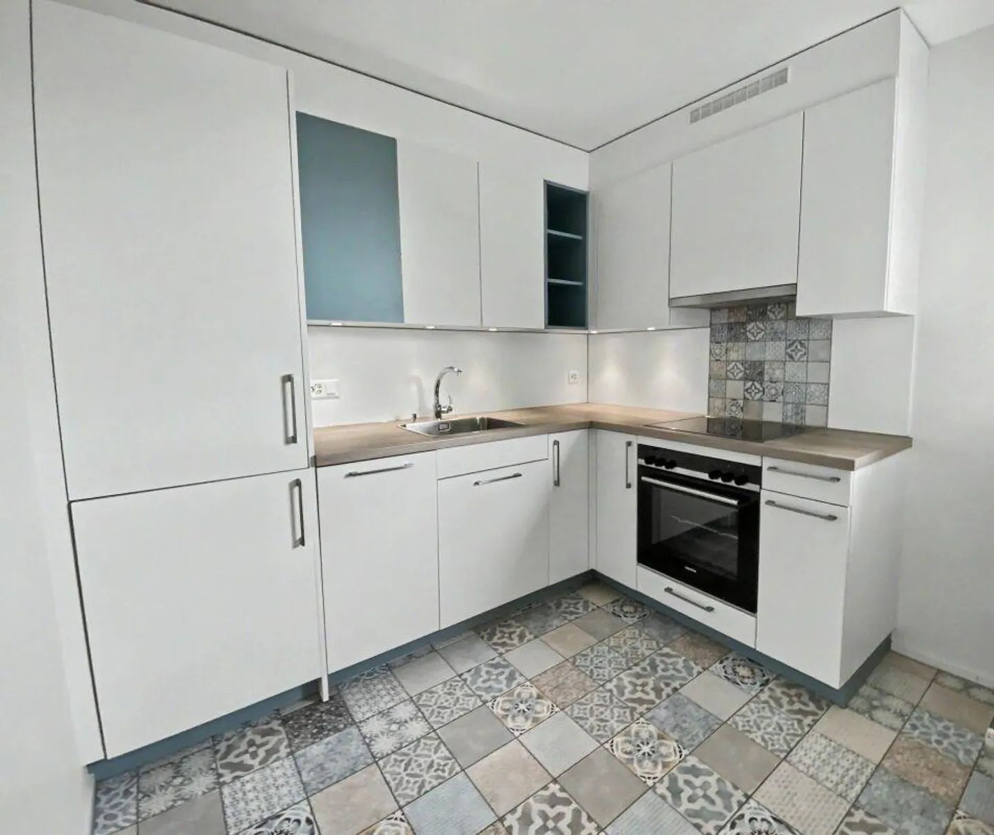 Comfortable living with a view - 2-room apartment in Reinach - Photo 3 of 8