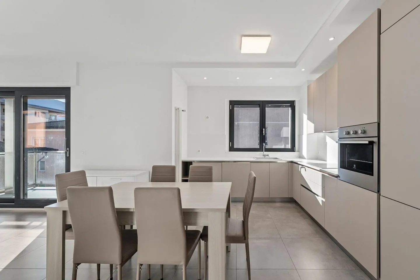 FULLY FURNISHED 4.5-ROOM PENTHOUSE | ATTICO DI 4.5 LOCALI COMPLETAM... - Photo 3 of 9