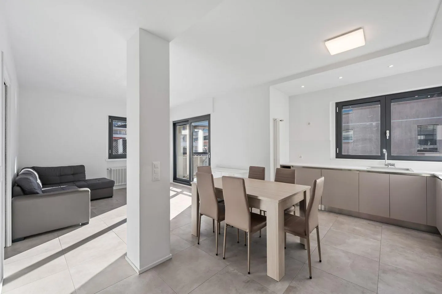 FULLY FURNISHED 4.5-ROOM PENTHOUSE | ATTICO DI 4.5 LOCALI COMPLETAM... - Photo 4 of 9