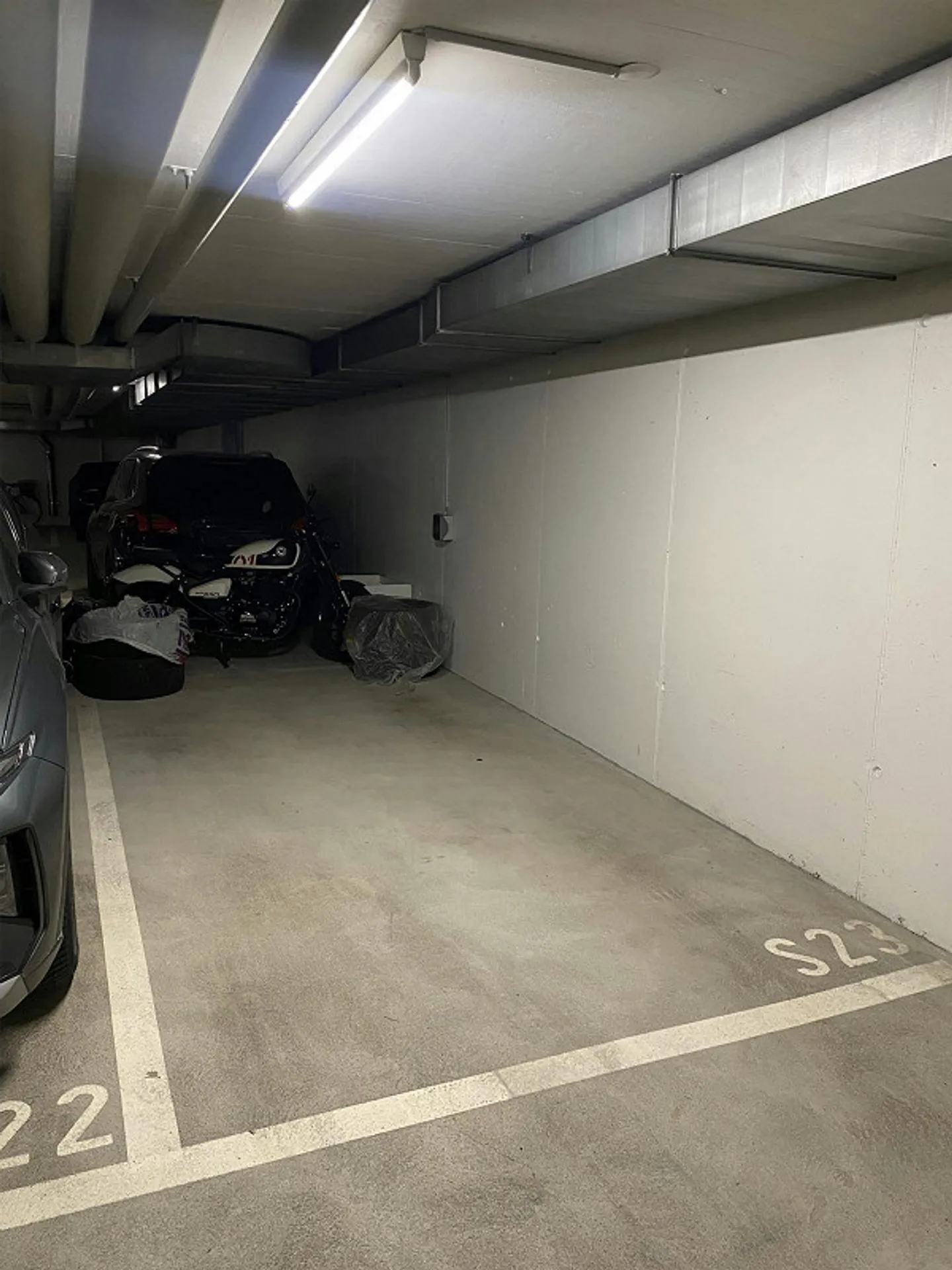 Exclusive underground parking space in Glattpark - Photo 1 of 3