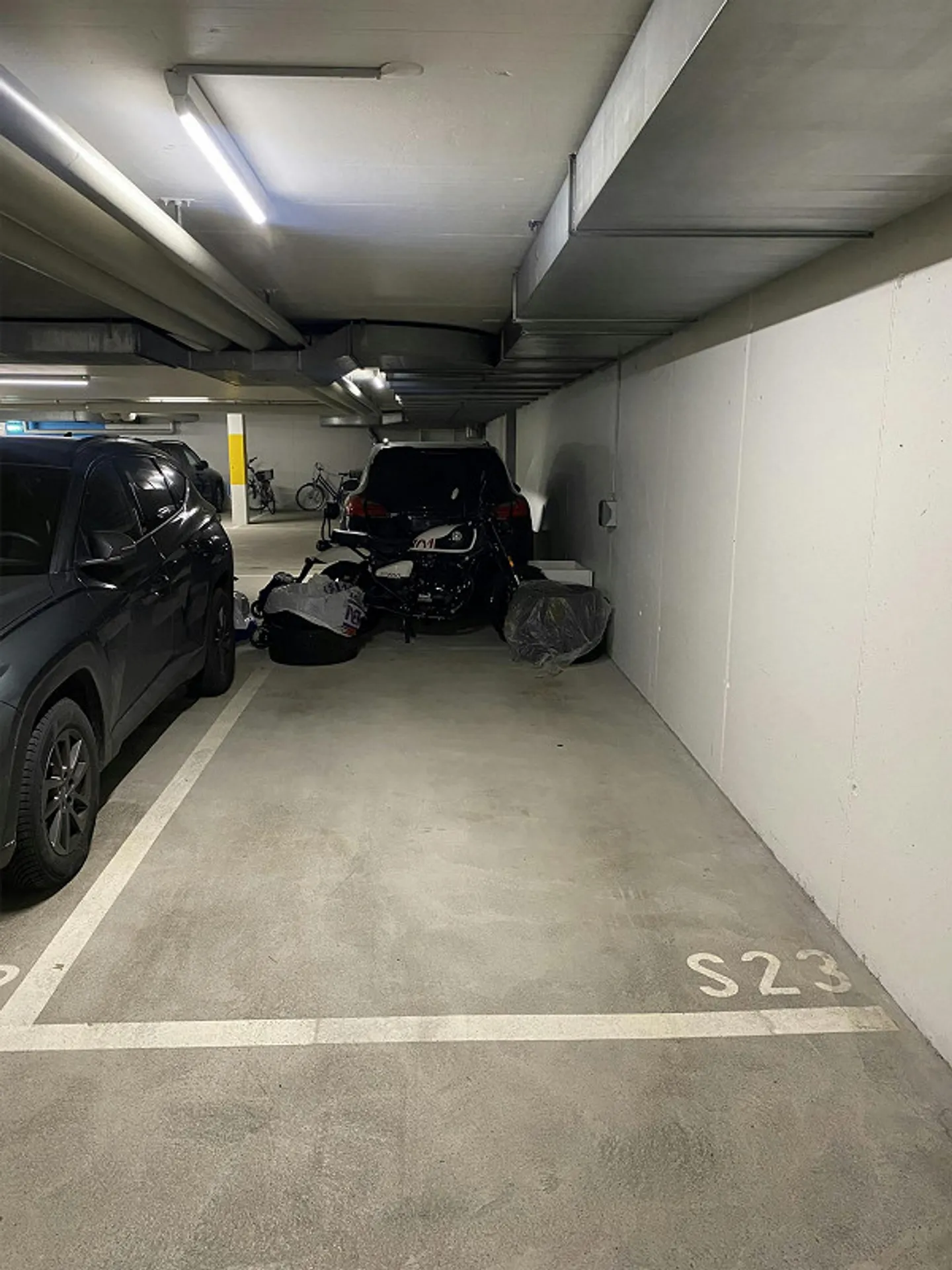 Exclusive underground parking space in Glattpark - Photo 2 of 3