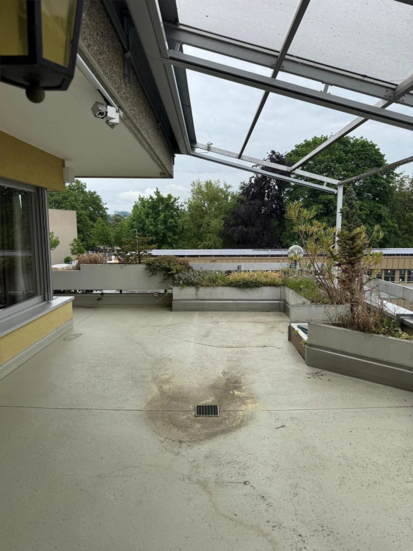 Ampio Appartamento Attico di 5.5 Stanze Vicino alla Scuola - Foto 3 di 11