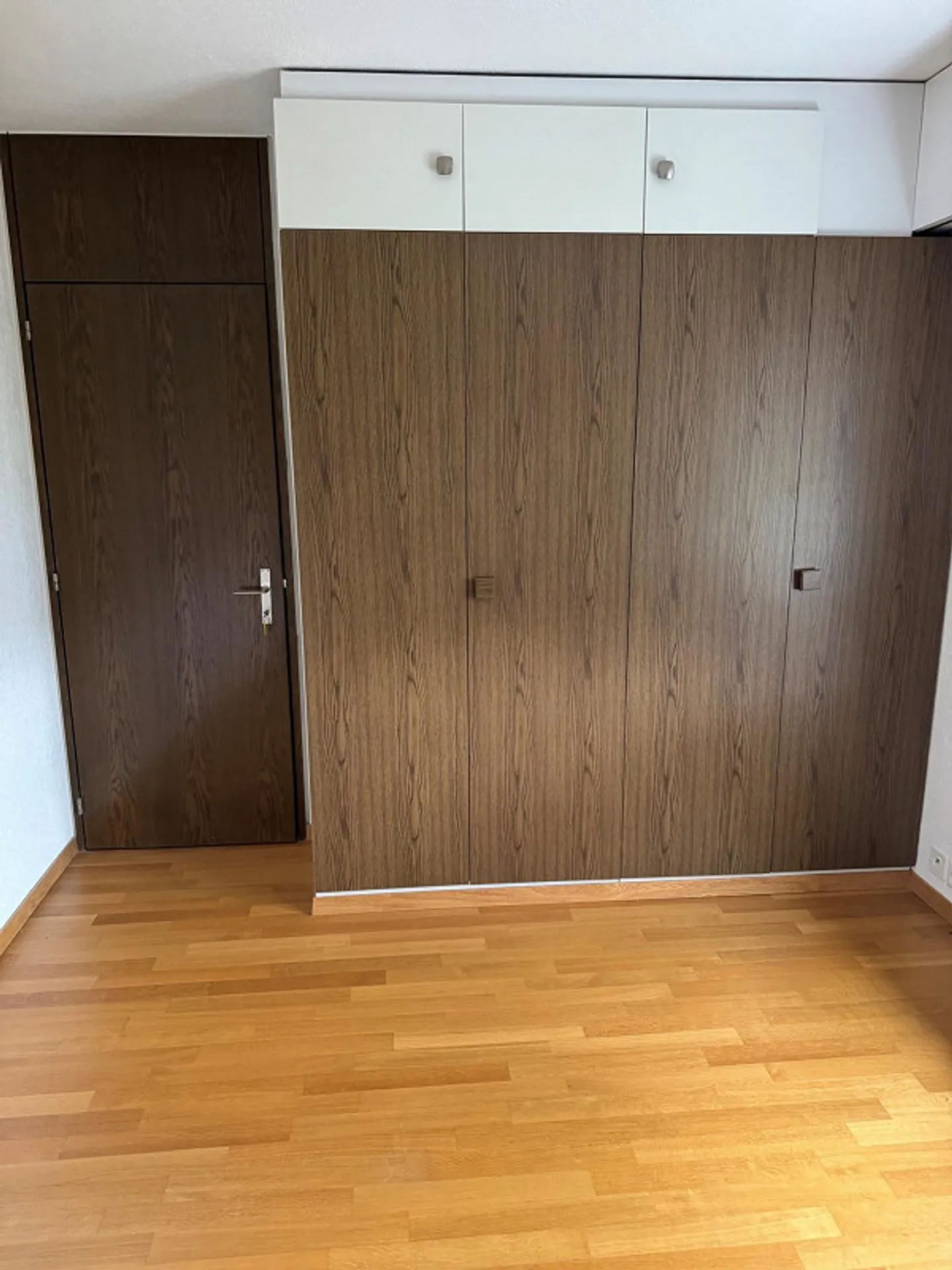 Ampio Appartamento Attico di 5.5 Stanze Vicino alla Scuola - Foto 9 di 11