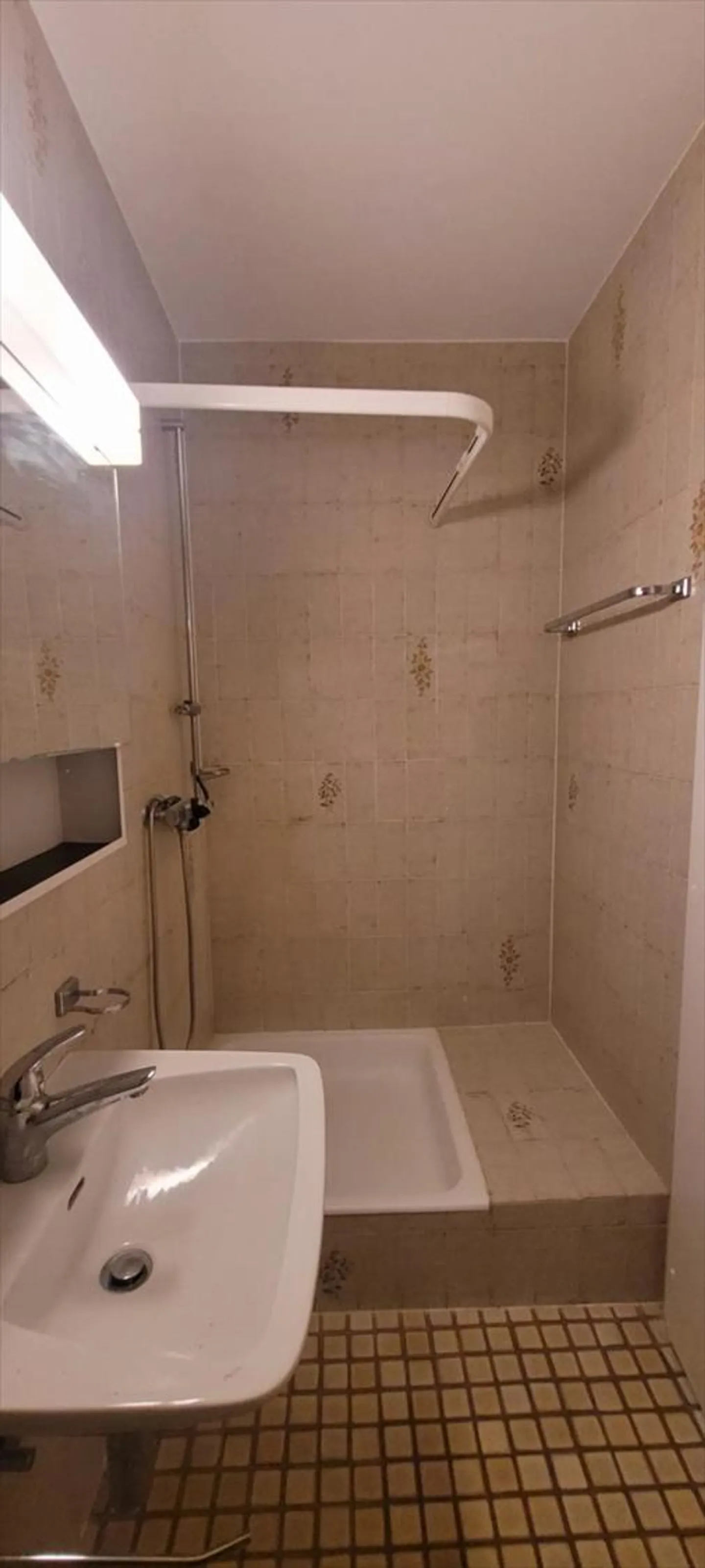 4.5 Room Apartment - Photo 10 of 11