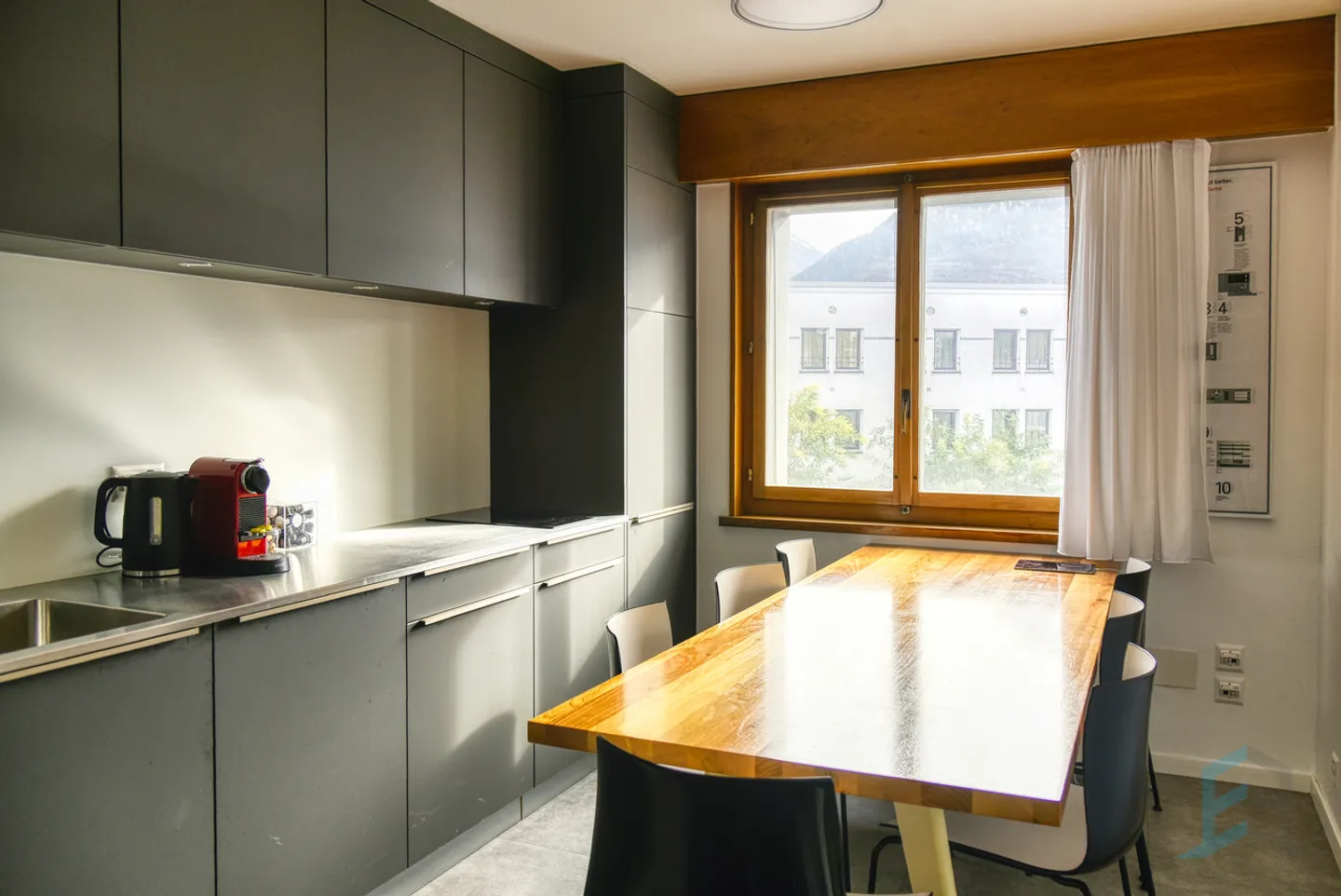 EXCLUSIVITE Bureaux à louer au coeur du centre ville de Sierre - Photo 11 sur 13