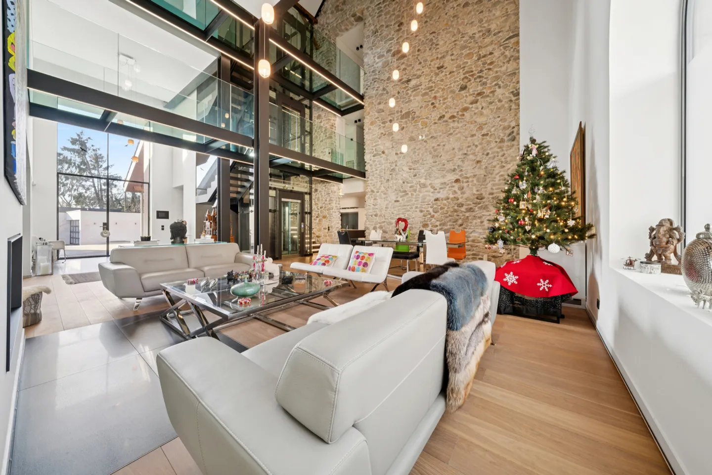 Luxe absolu et discrétion : ferme rénovée avec spa intérieur - Photo 3 sur 14