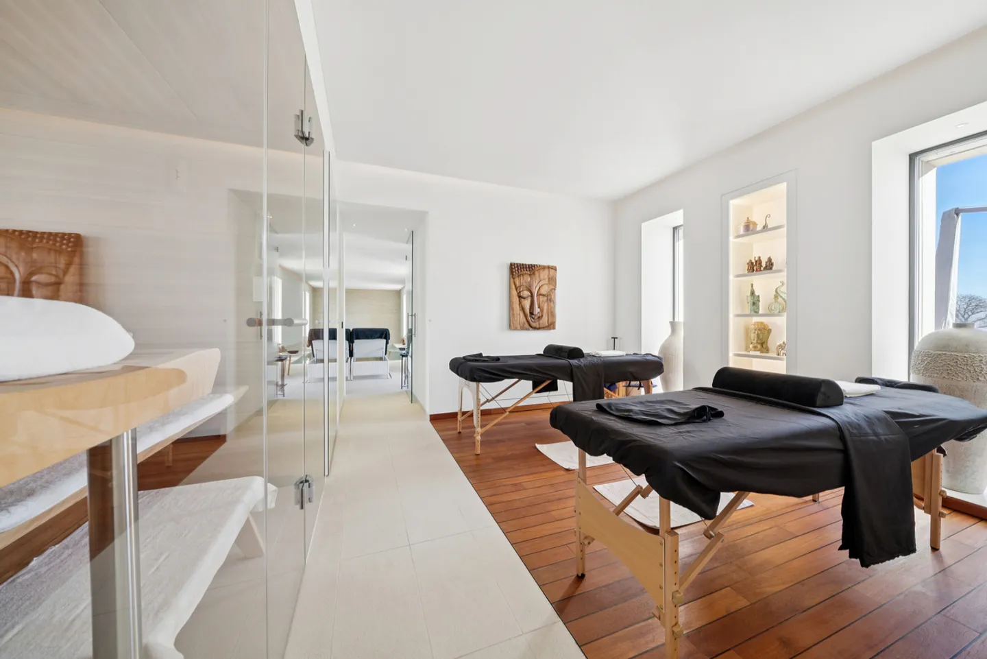 Luxe absolu et discrétion : ferme rénovée avec spa intérieur - Photo 4 sur 14