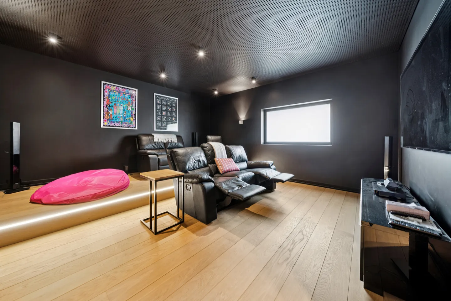 Luxe absolu et discrétion : ferme rénovée avec spa intérieur - Photo 9 sur 14