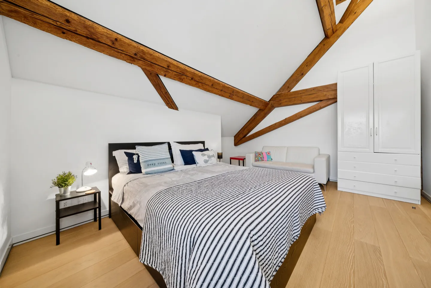 Luxe absolu et discrétion : ferme rénovée avec spa intérieur - Photo 13 sur 14