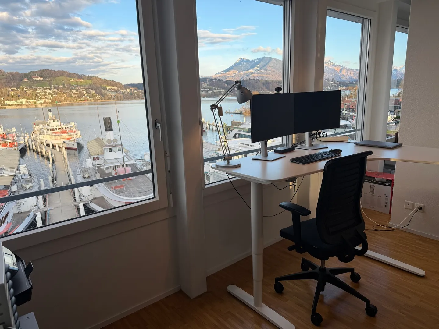 Modern Apartment with Lake View - Photo 4 of 10