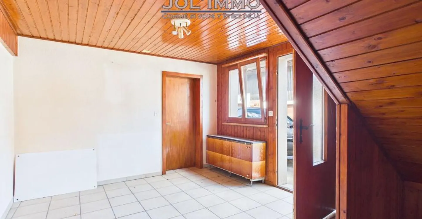 Single house for sale - Photo 1 of 11