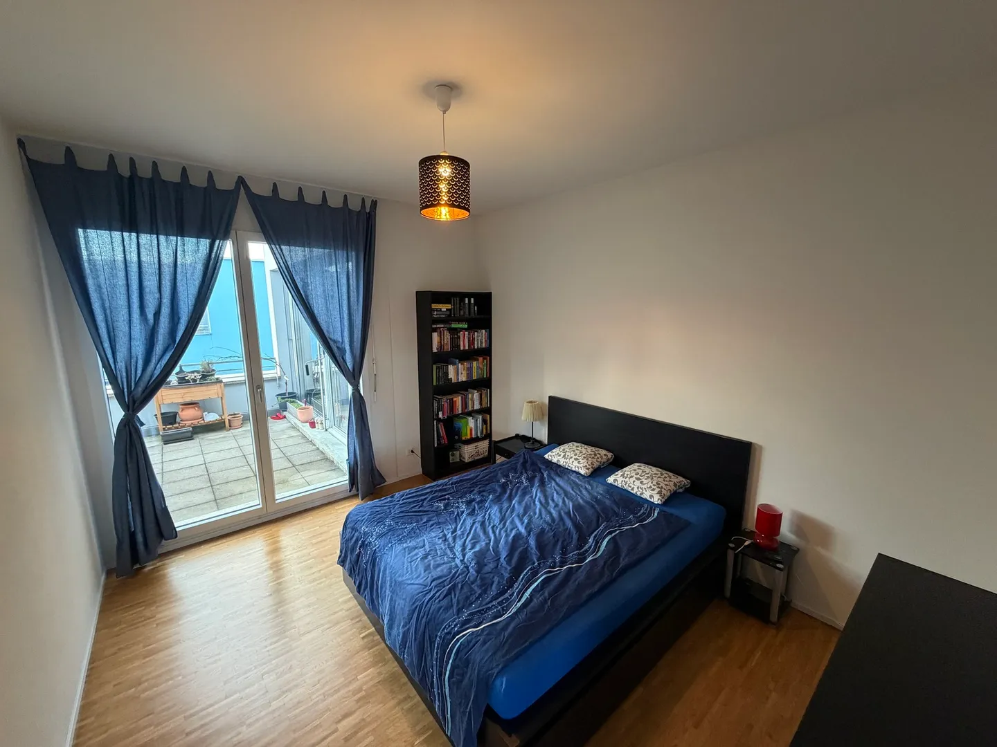 Modern Apartment with Lake View - Photo 6 of 10