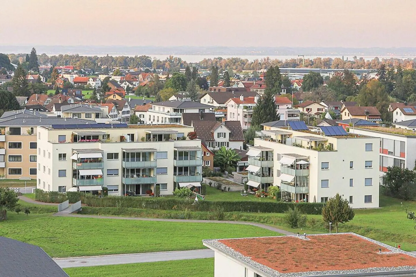 Attractive 3.5-room penthouse apartment with a view and generous... - Photo 8 of 9