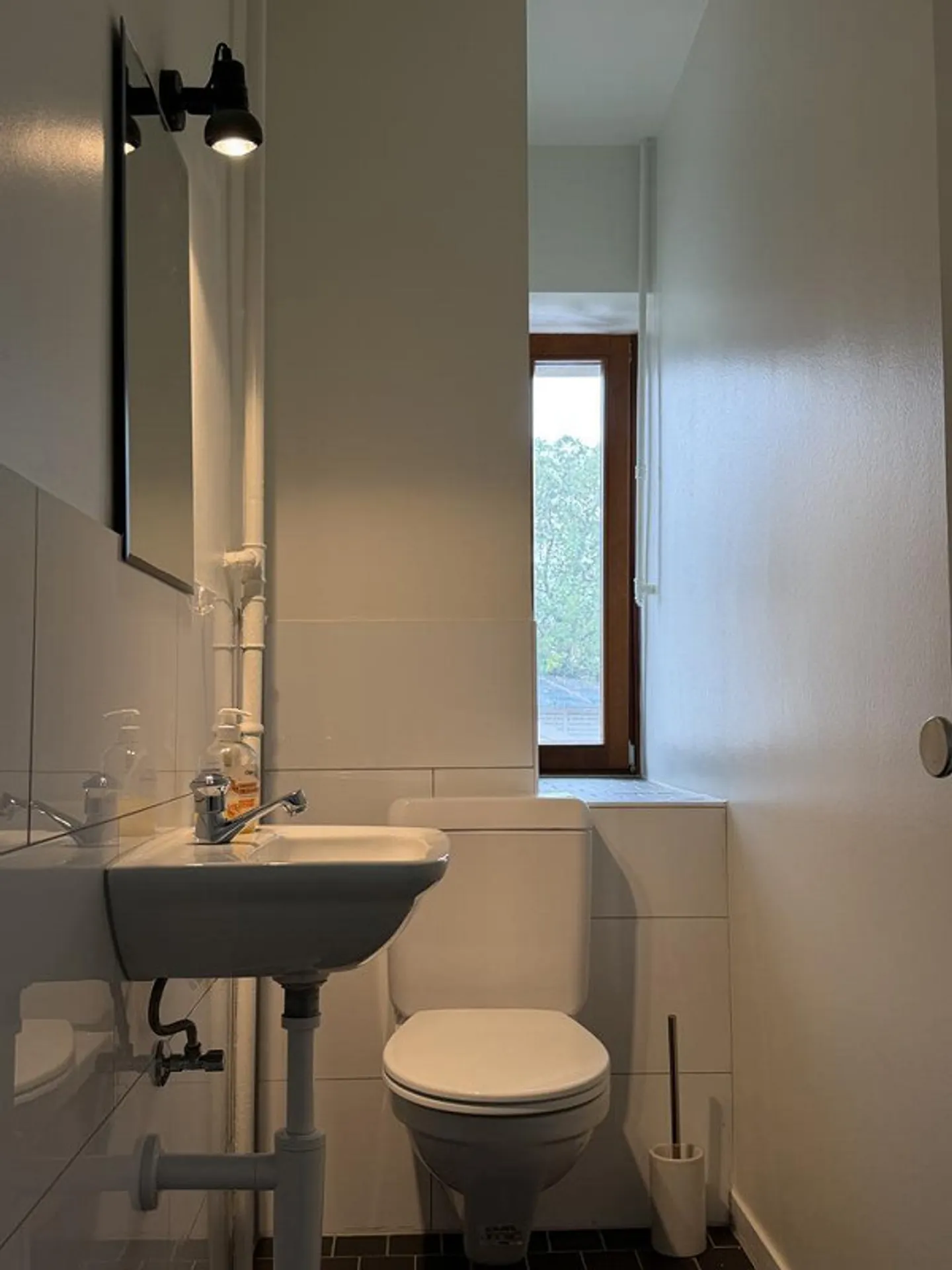 BRIGHT OFFICE IN A CENTRAL LOCATION IN BIRSFELDEN! - Photo 4 of 4