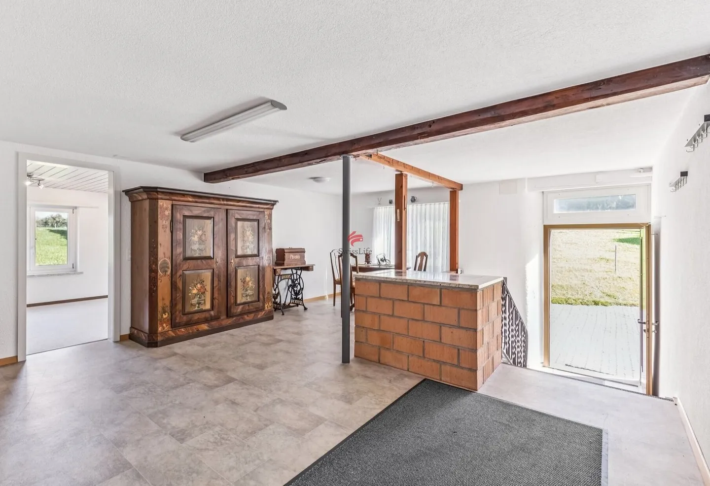 Plenty of space for realization! - Photo 1 of 12