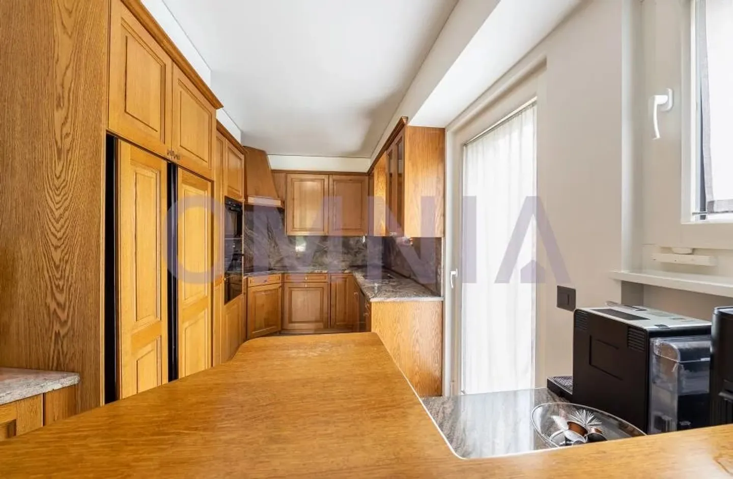 Villa with 10 rooms - Photo 4 of 7
