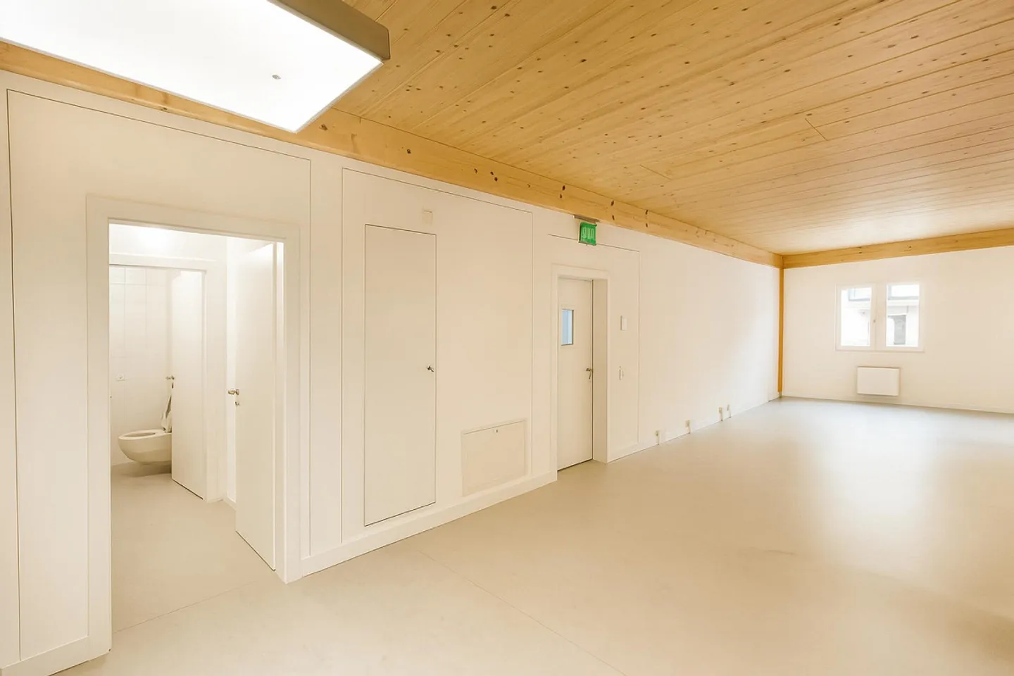 FFS Station in Biasca: 90 m2 Open Space Office - Photo 2 of 4