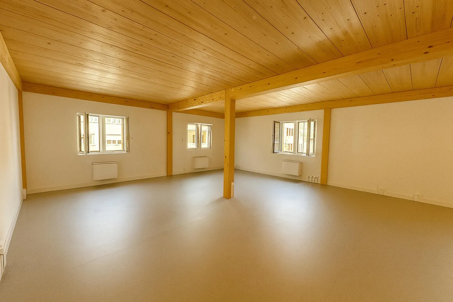 FFS Station in Biasca: 90 m2 Open Space Office - Photo 3 of 4