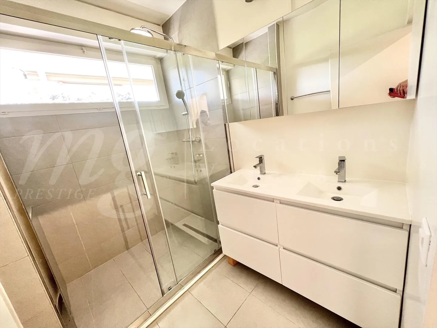 ON PARK BERTRAND!! LARGE 300 m2 APARTMENT WITH TERRACE AND BALCONY - 5 rooms - Photo 7 of 10