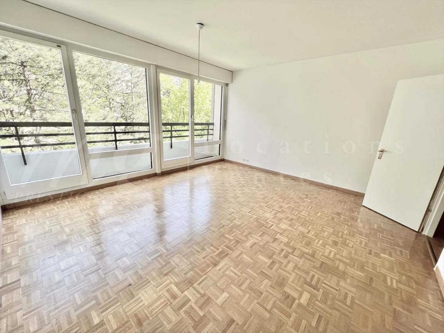 ON PARK BERTRAND!! LARGE 300 m2 APARTMENT WITH TERRACE AND BALCONY - 5 rooms - Photo 9 of 10