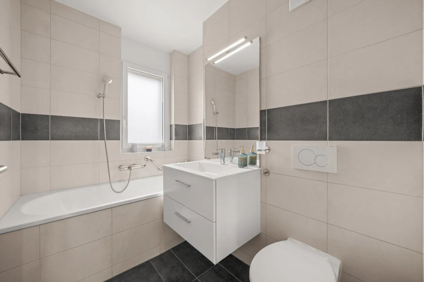 HELLER 4,5-ZIMMER-WOHNUNG MIT GARTEN IN BAVOIS - Foto 4 von 6