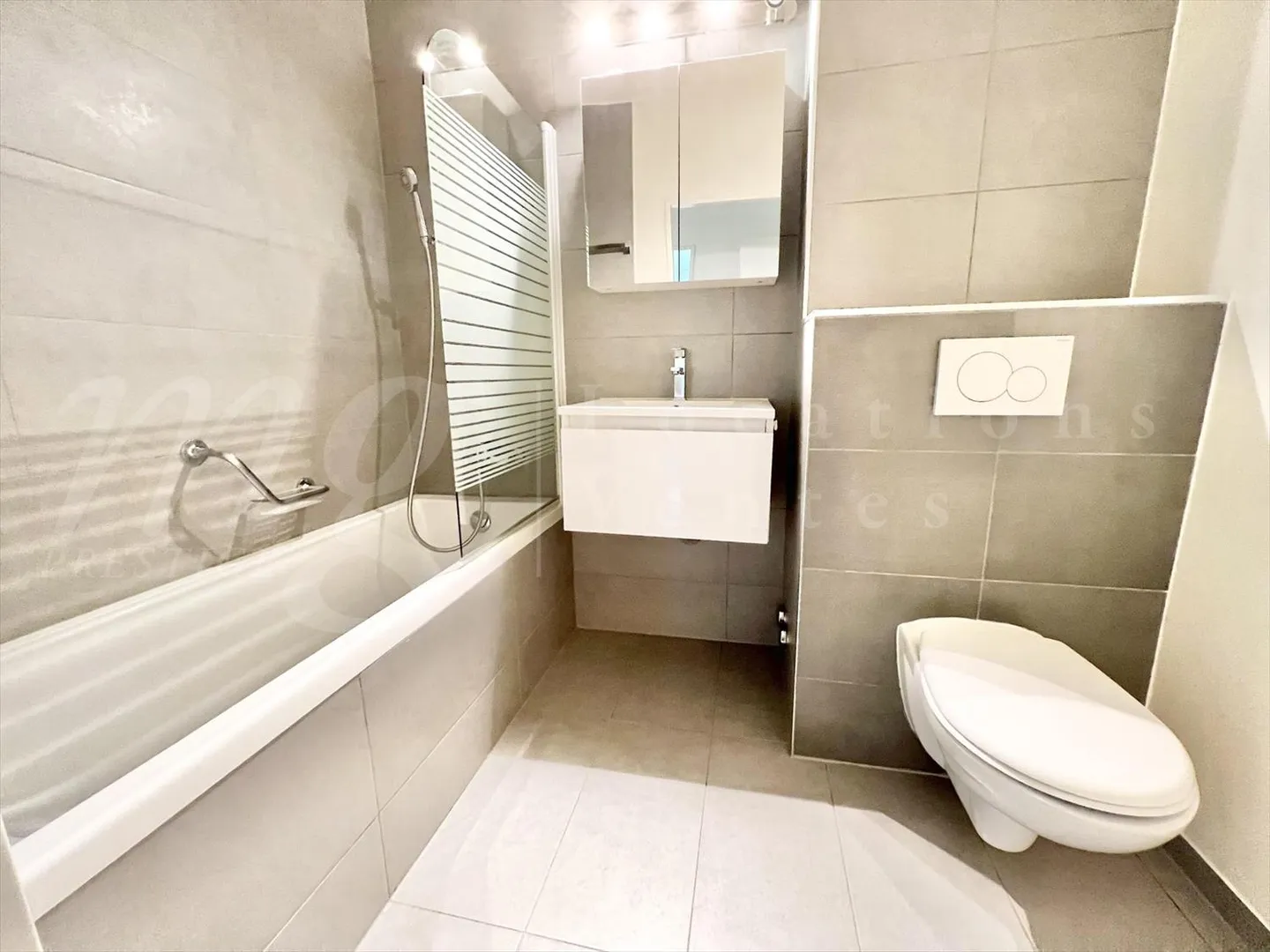 ON PARK BERTRAND!! LARGE 300 m2 APARTMENT WITH TERRACE AND BALCONY - 5 rooms - Photo 10 of 10
