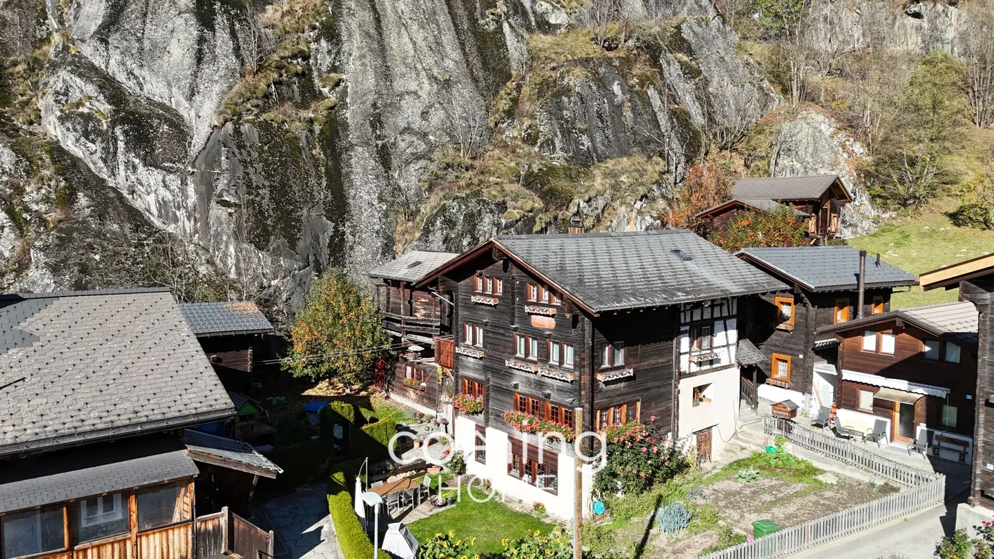 Exclusive 7.5-room maisonette in Fieschertal - renovated, historic and usable as a second home - Photo 2 of 20