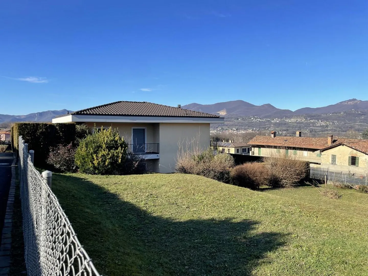 Bioarchitettura del Presente: Terreno con Progetto Approvato - Foto 9 di 13