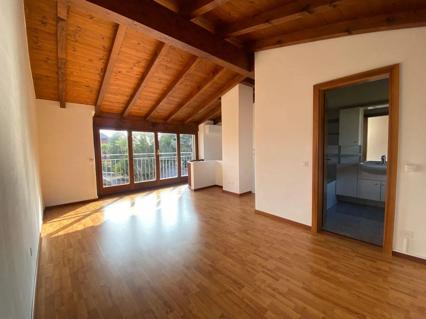 Gravesano - Cozy Single-Family House with Garden and Fireplace - Photo 9 of 10