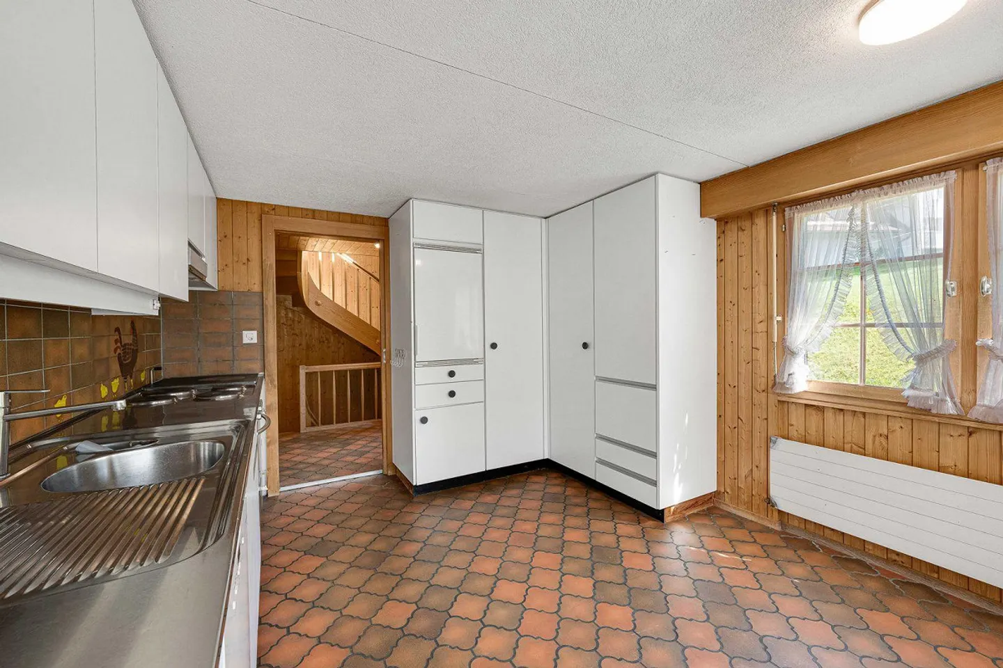 Maison résidentielle avec garage séparé - Photo 7 sur 13