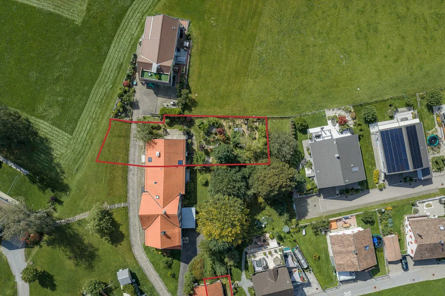 Maison résidentielle avec garage séparé - Photo 3 sur 13