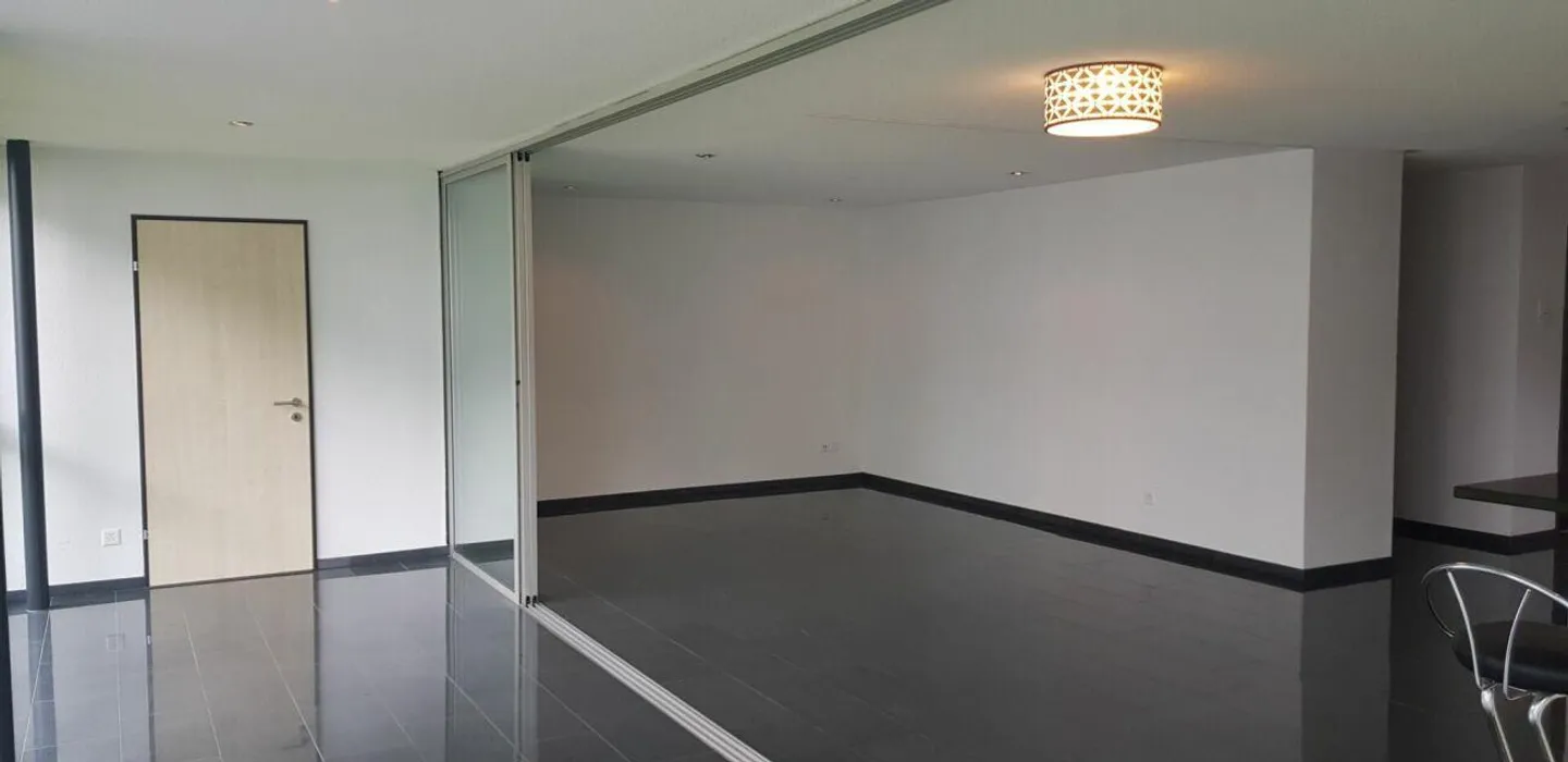 Appartement 3,5 pièces dans un emplacement calme et ensoleillé - Photo 2 sur 9